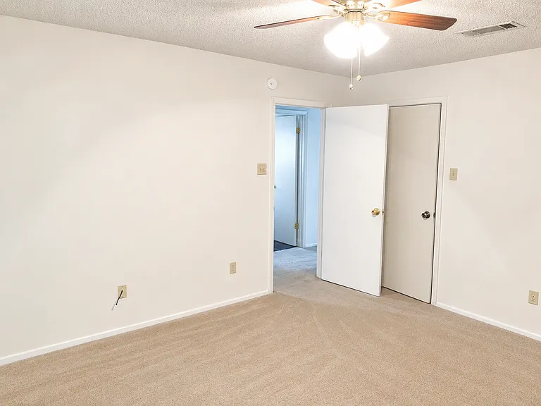 2605 Transit Dr — Photo 6
