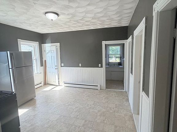 4th image of 252 Vine St