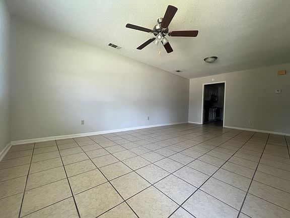 2nd image of 806 Robin Hood Trl #B