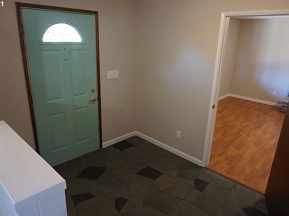 3rd image of 8716 NE 79th St