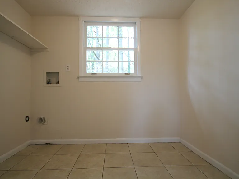 721 Greenleaf Dr — Photo 9