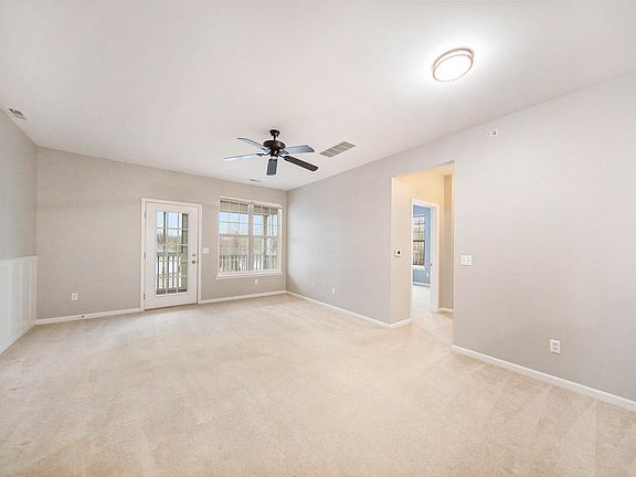 5th image of 852 W Summerfield Glen Cir