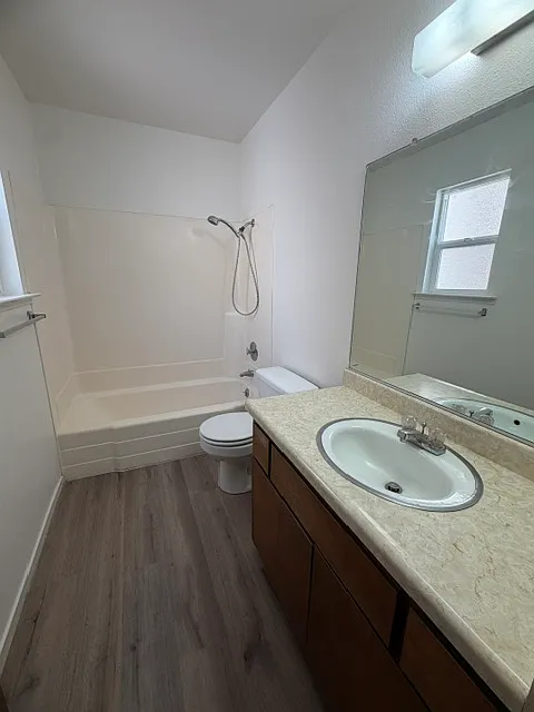 2 bed, 1.5 bath, $2,495 — Photo 4