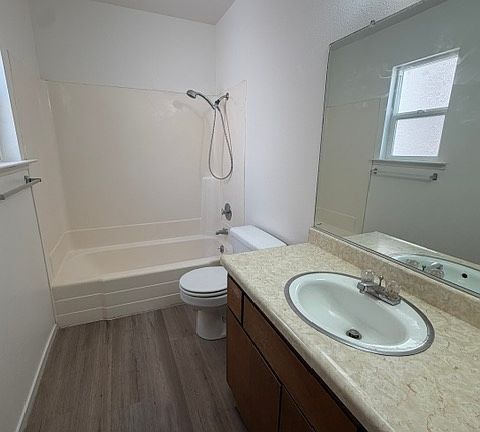 4th image of 527 Crown Hill St APT C