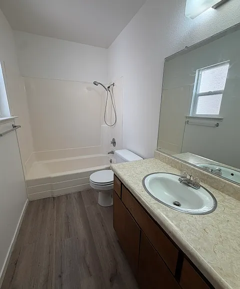 527 Crown Hill St #C — Photo 4
