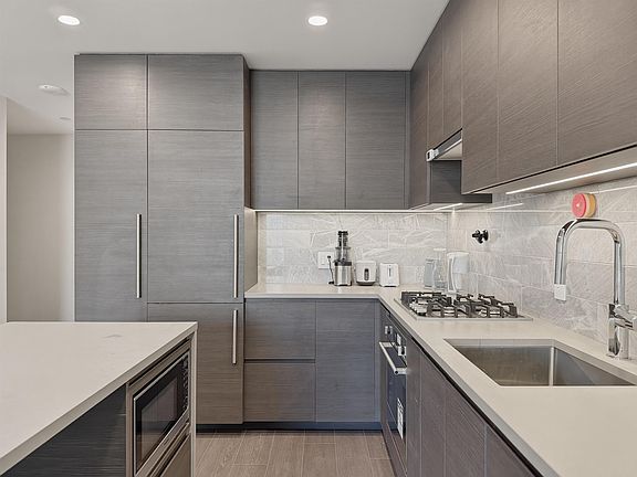 4th image of 2108 Gilmore Ave #2707