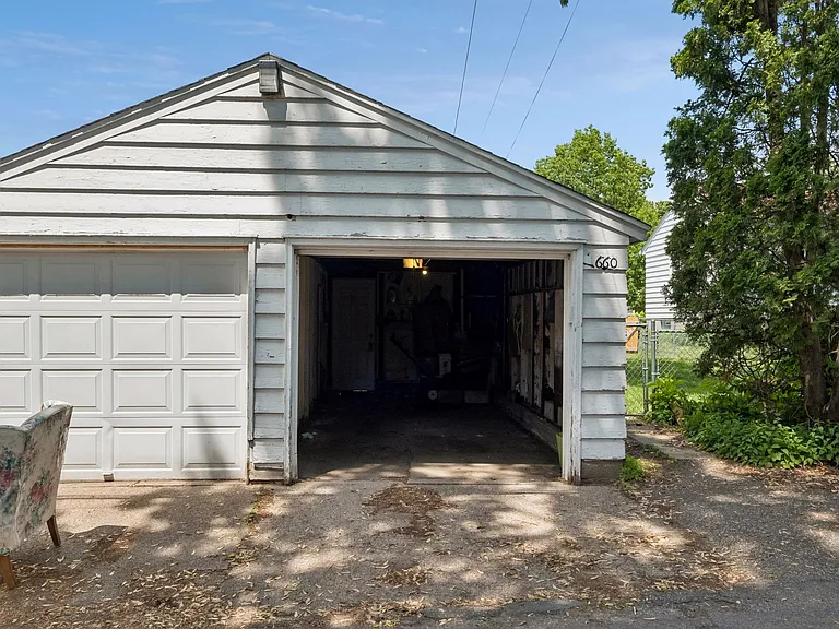 1660 Ford Pkwy — Photo 22