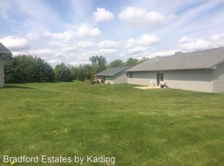 861 S 17th Ave W #W, Newton, IA 50208
