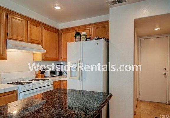 4th image of 1 Constance Ct