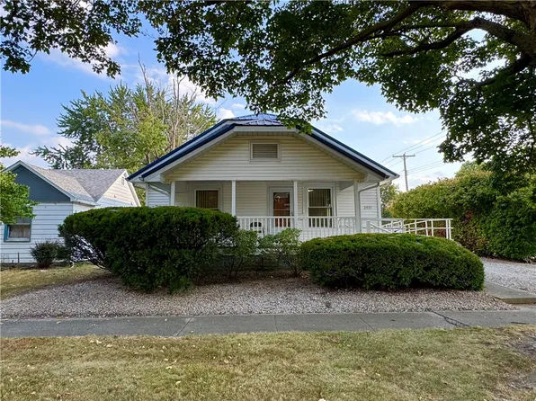 2921 Moultrie Ave, Mattoon, IL 61938