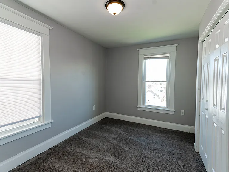 2225 Bensonia Ave — Photo 17