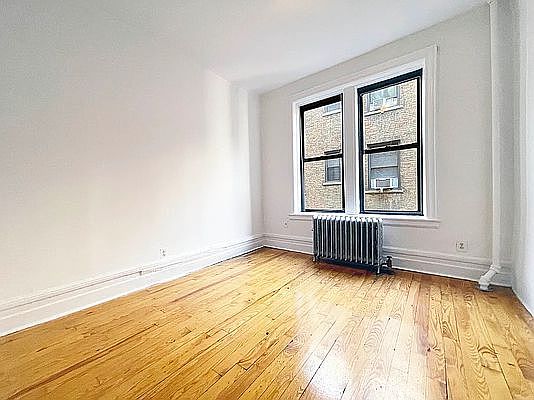 5th image of 3621 Broadway #37