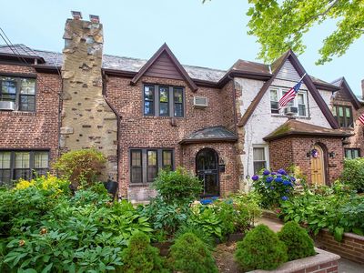 2929 167th St, Flushing, NY, 11358