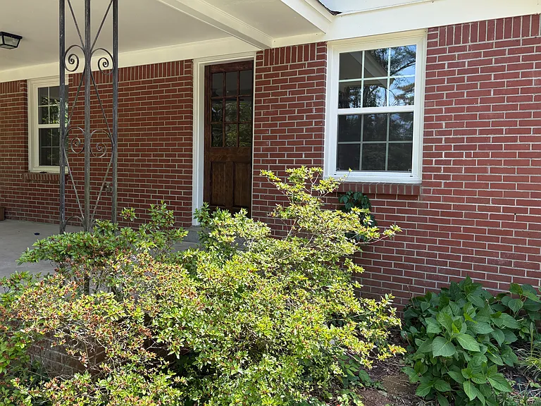 2540 University Ave — Photo 2
