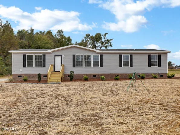 134 Sand Ridge Drive, Beulaville, NC 28518