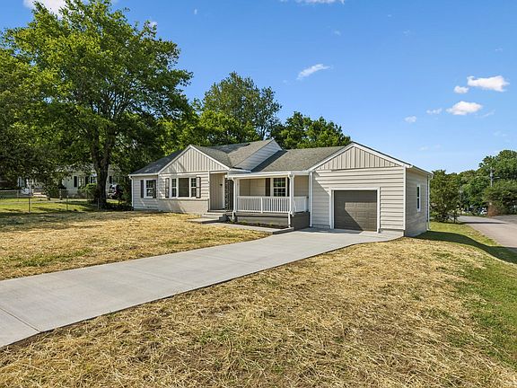 3rd image of 1057 Mapleash Ave