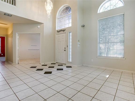 4th image of 700 Sunkist Ln