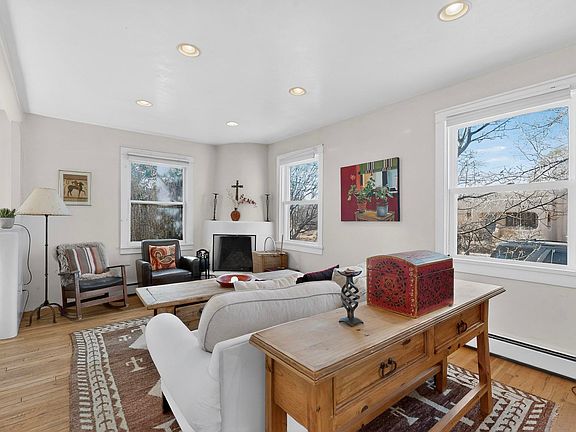 5th image of 723 Gildersleeve St APT C