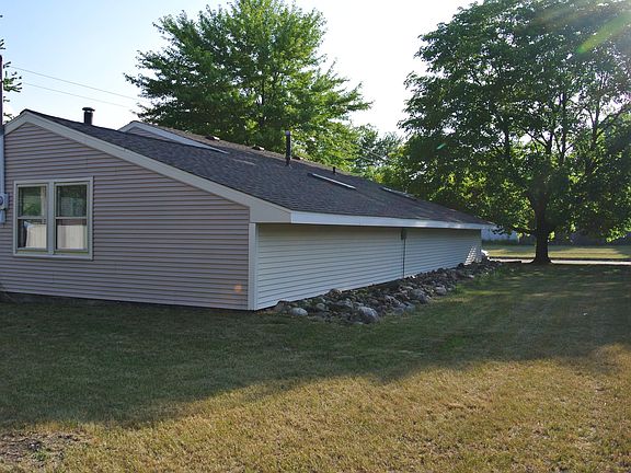 3rd image of 1465 Sibley St SE