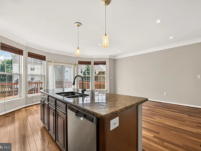 6805 Oregano Ln — Photo 29
