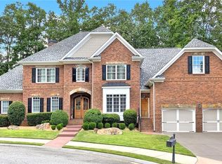 220 Lullwater Ct, Roswell, GA 30075