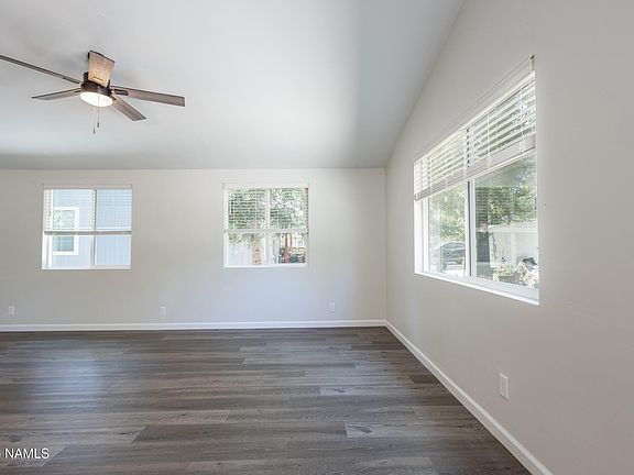 5th image of 255 E Oak Dr #7