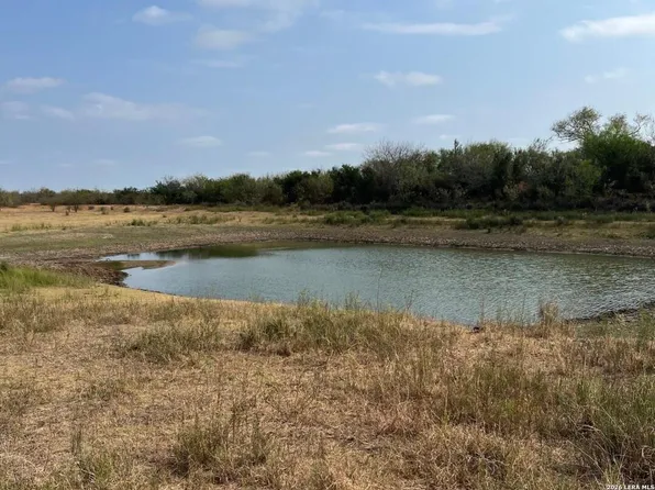 87 quinney, Carrizo Springs, TX 78834