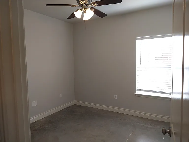 Unit 105 (mirror design to unit 104 but with similar finishes)