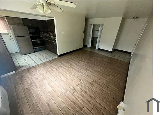 2 bed, 806 sqft, $1,300 — Photo 1