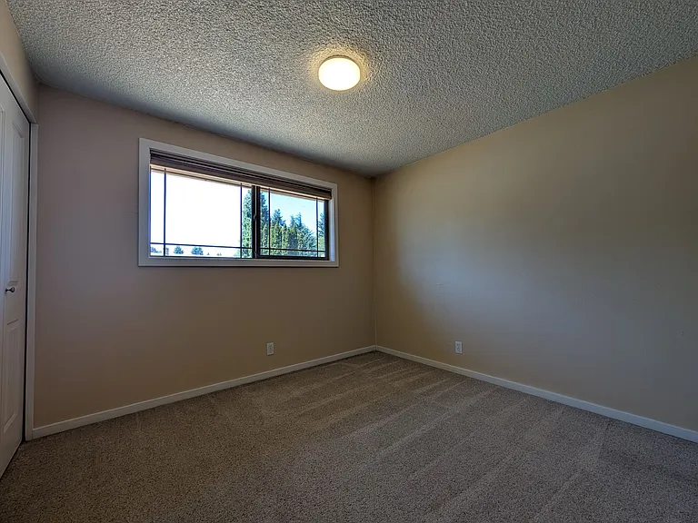 2145 Laurelhurst Dr — Photo 17