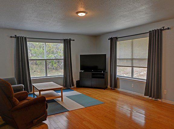 3rd image of 209 Sparkman Dr