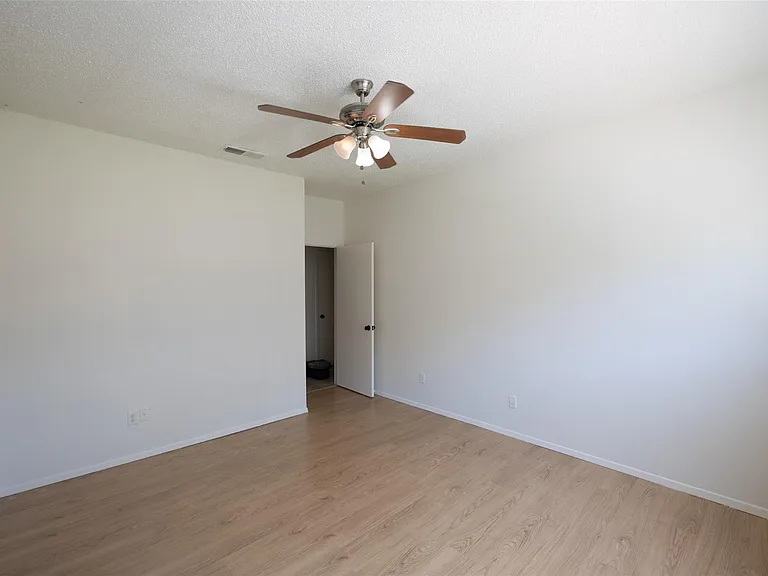 806 W 24th St #207 — Photo 4