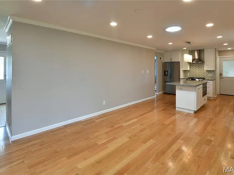965 Orchard Lakes Dr — Photo 10