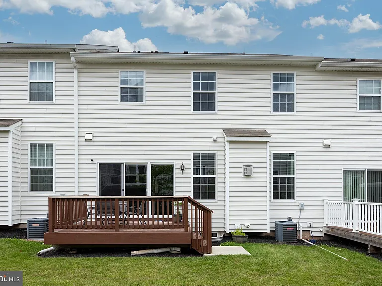 253 Fairfield Cir W — Photo 38