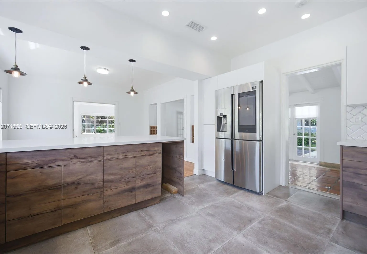 4 bed, 3.5 bath, 3539 sqft, $14,500 — Photo 2