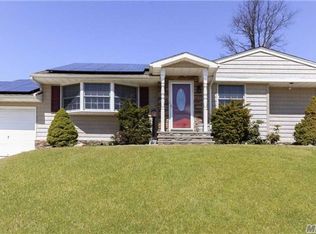 56 Garden Cir, Syosset, NY 11791