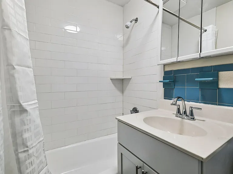 Gardner Street Apartments — Photo 45