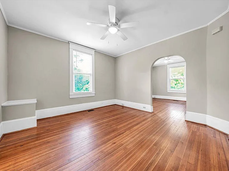 2410 Broadway Ave #B — Photo 9