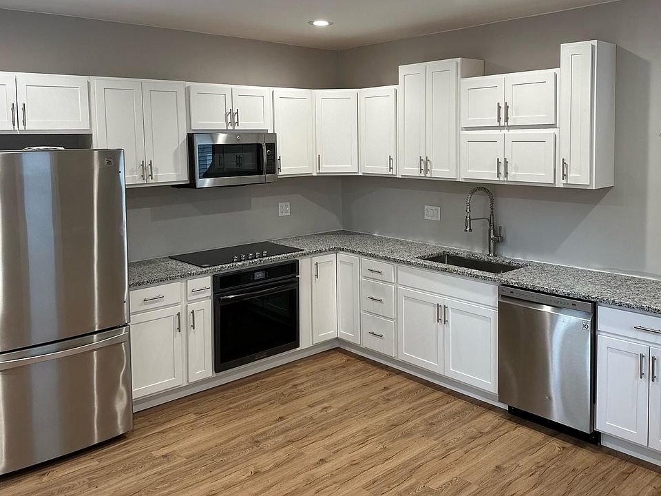 1st image of 2827 Astoria Ave