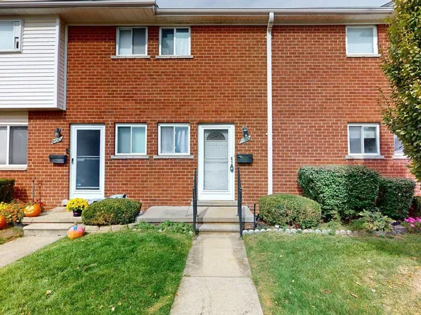 8608 Kaltz St, Center Line, MI 48015