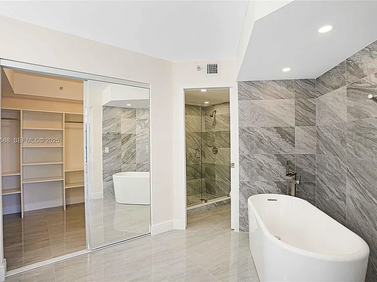 3500 Mystic Pointe Dr #1206 — Photo 14