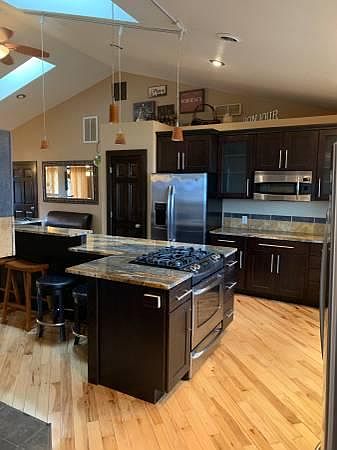 1st image of 975 Shoreacres Dr