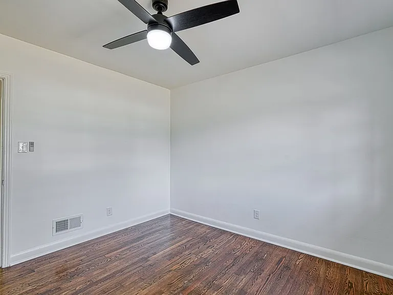 118 1st Ave — Photo 10