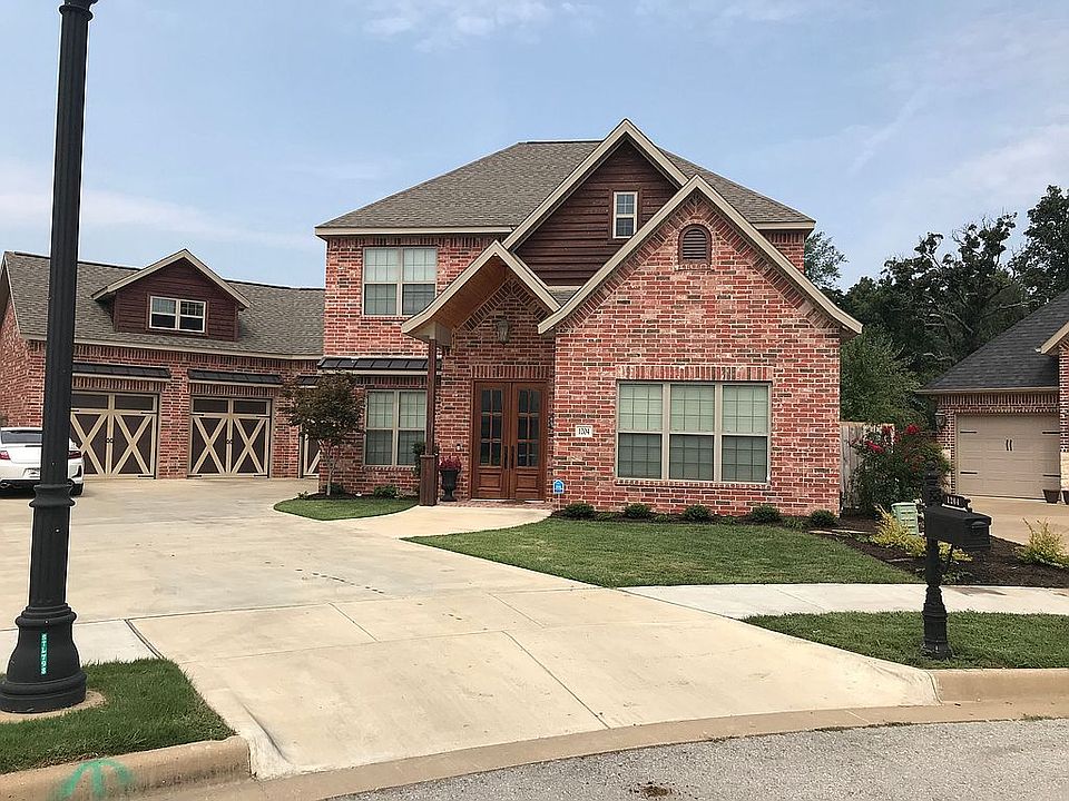 1st image of 1204 SW Westbury Pl