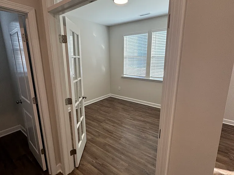 375 Beverly Pl — Photo 14