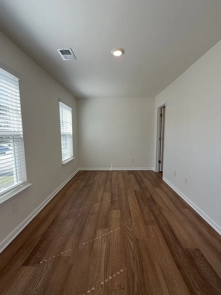 4 bed, 3.0 bath, 1729 sqft, $2,200 — Photo 3