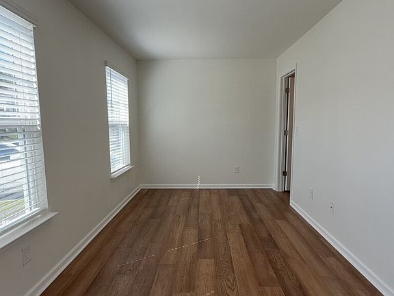 3rd image of 214 Spencer Cir