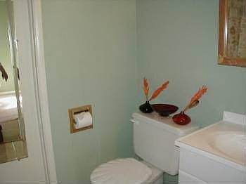 4th image of 815 Flowers Ave