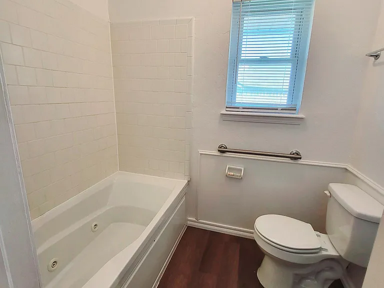 4909 Washington Sq — Photo 12
