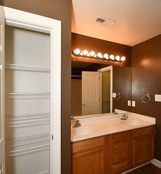 104 Streamwood Dr — Photo 17